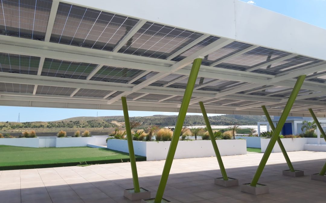 Pérgola fotovoltaica Verne Technology Group