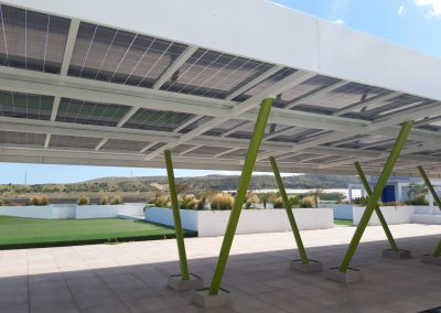 Pérgola fotovoltaica Verne Technology Group