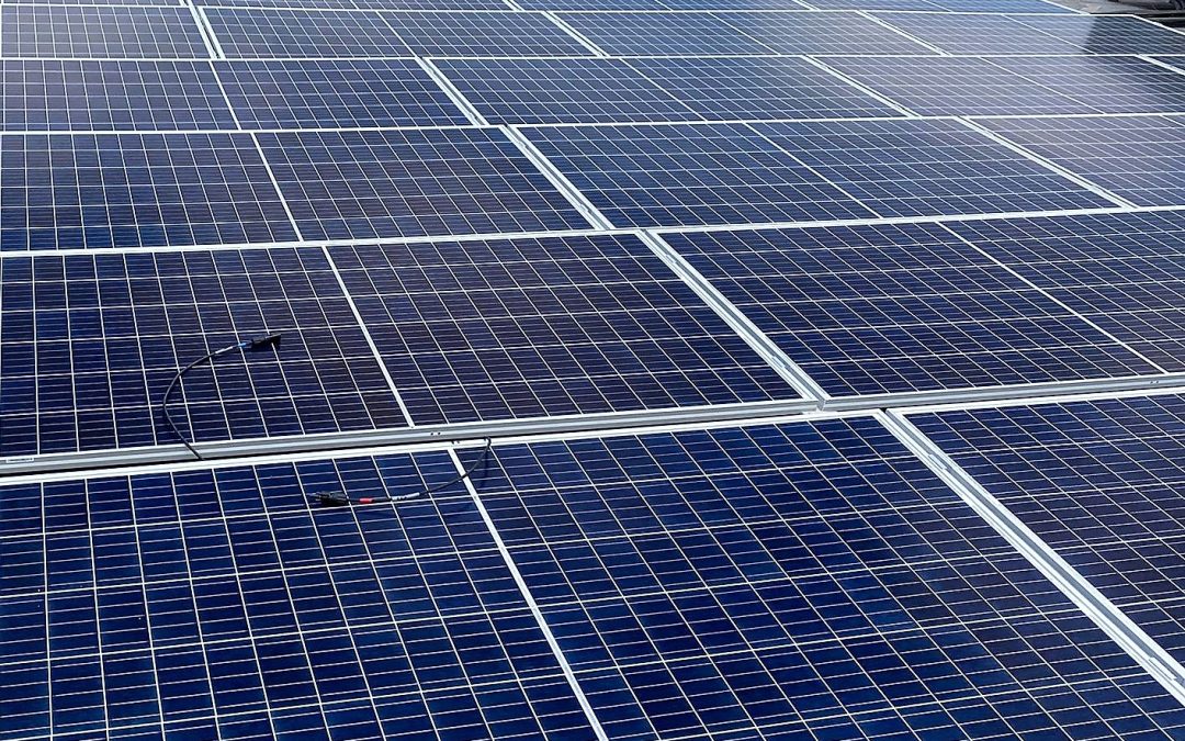 Instalación fotovoltaica en Elmóvil