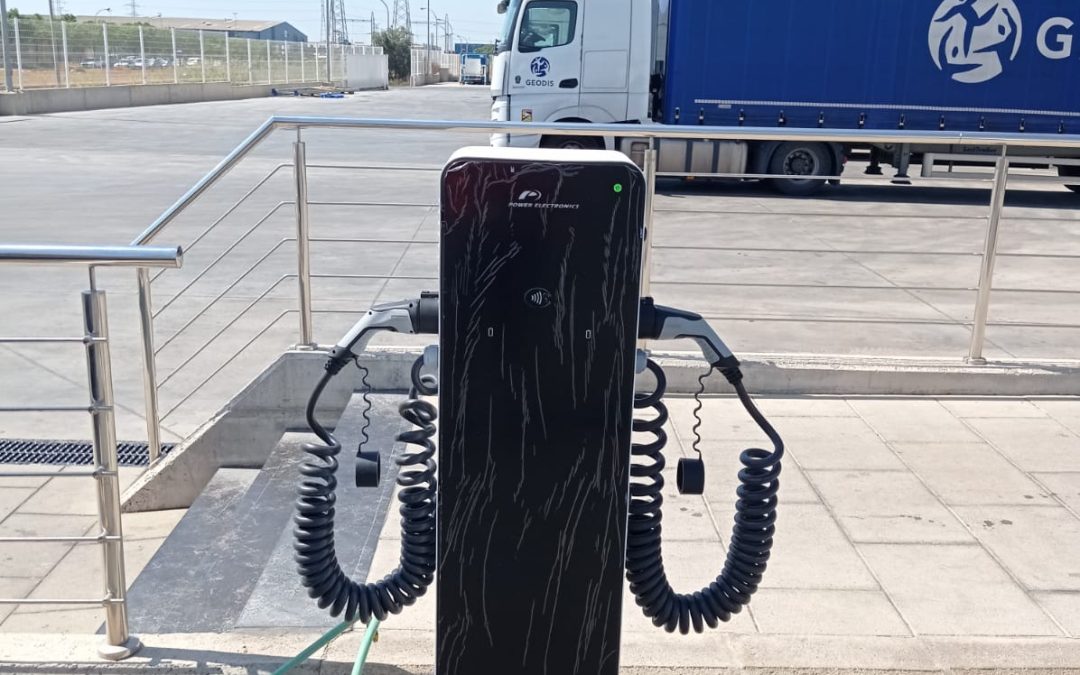 Cargador para vehículos eléctricos en Grupo AZA