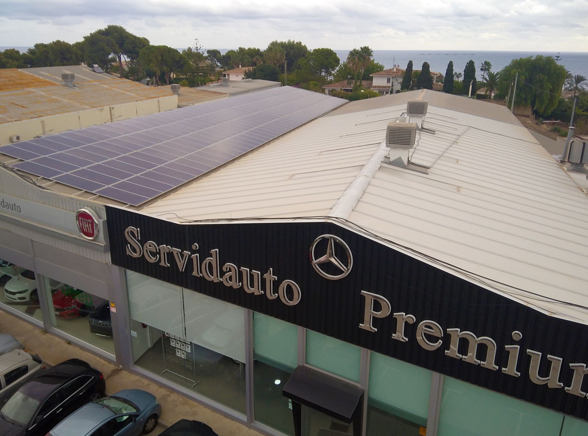 Instalación fotovoltaica y batería en Servidauto