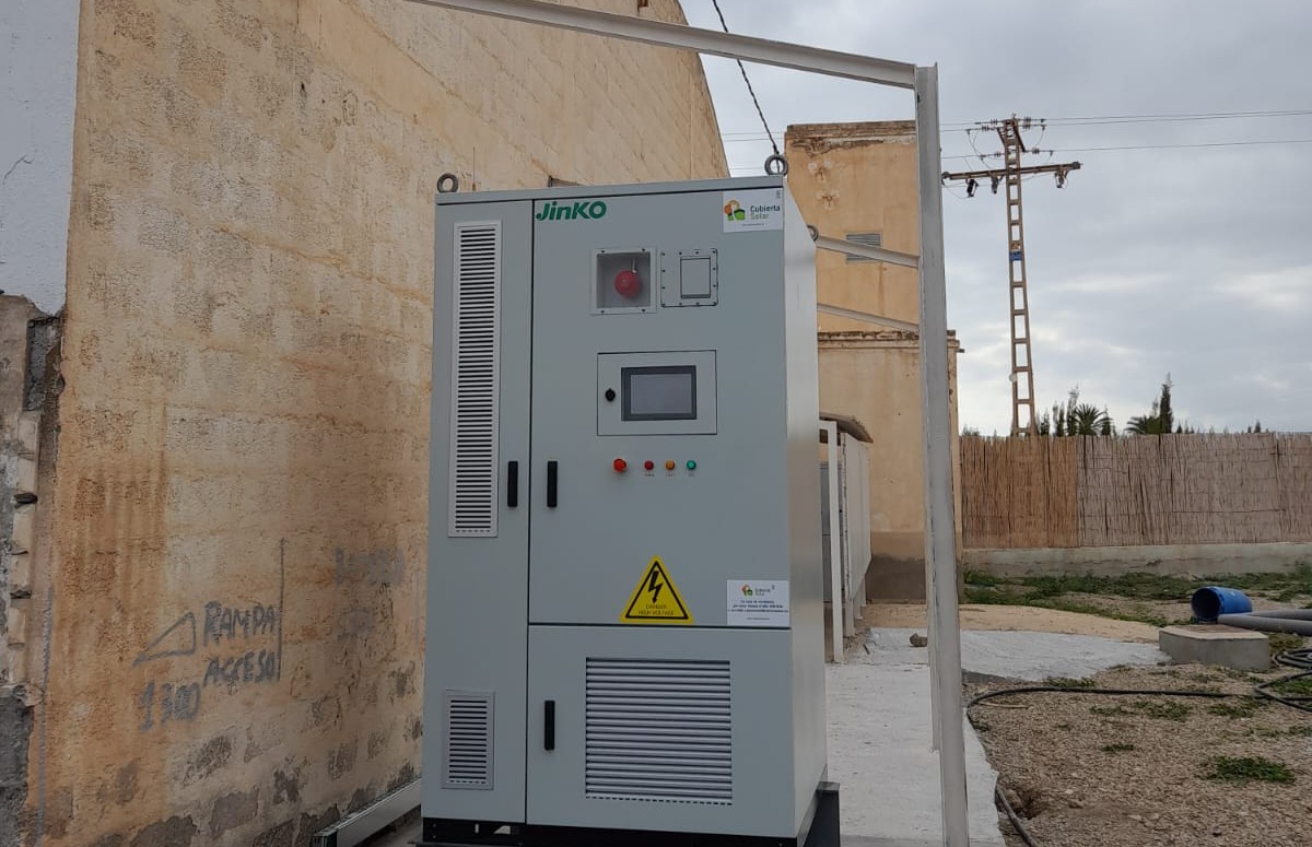 Ampliación fotovoltaica con pérgola y almacenamiento